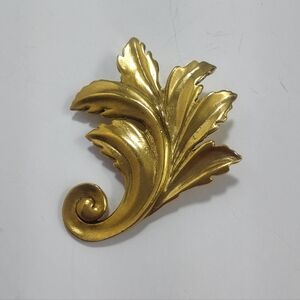Vintage‎ Signed MMA Metropolitan Museum of Art Leaf Brooch Gold Tone Acanthus